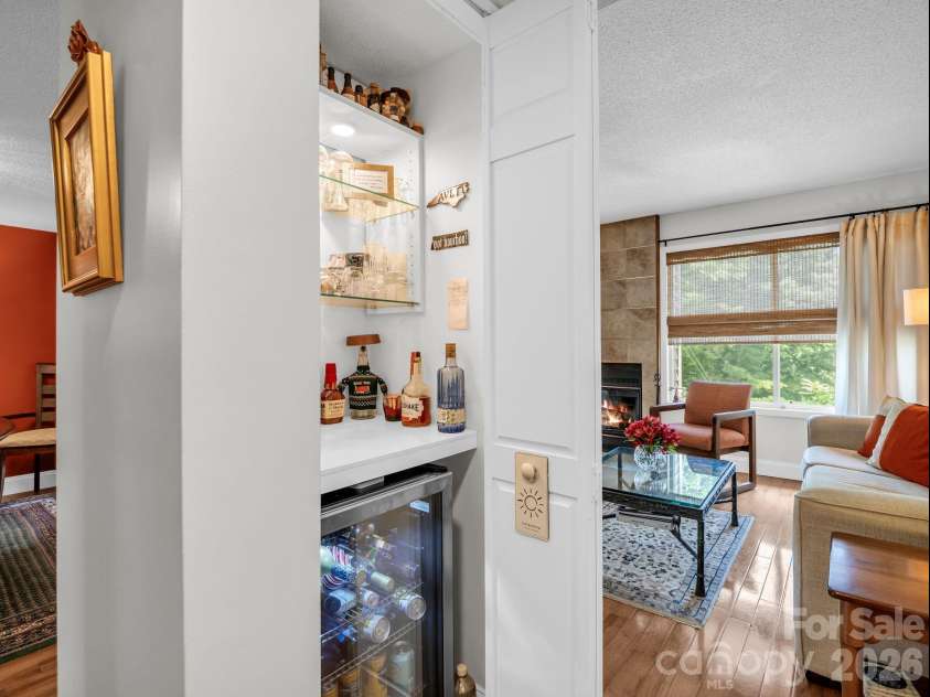103 Shadowbrook Drive, Asheville, NC 28805.  MLS# CAR4407884, YatesRealty ID 42172. 