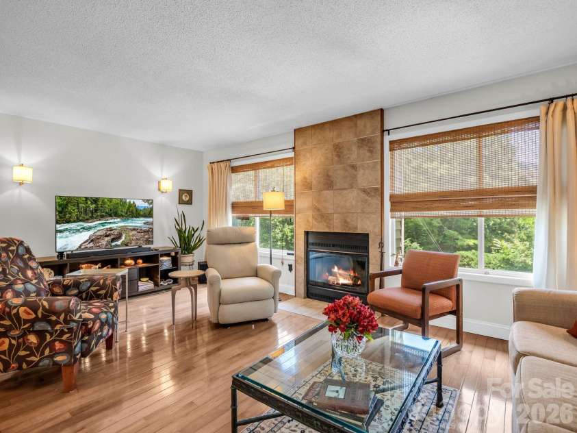 103 Shadowbrook Drive, Asheville, NC 28805.  MLS# CAR4407884, YatesRealty ID 42172. 