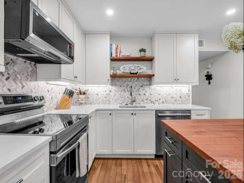 103 Shadowbrook Drive, Asheville, NC 28805.  MLS# CAR4407884, YatesRealty ID 42172. 