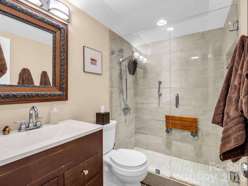 103 Shadowbrook Drive, Asheville, NC 28805.  MLS# CAR4407884, YatesRealty ID 42172. 