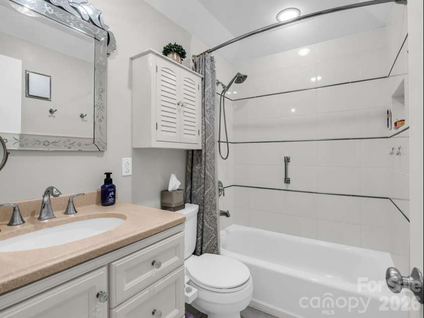 103 Shadowbrook Drive, Asheville, NC 28805.  MLS# CAR4407884, YatesRealty ID 42172. 