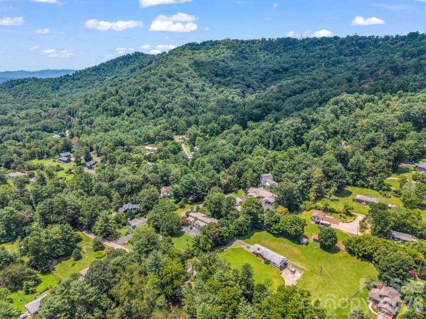 103 Shadowbrook Drive, Asheville, NC 28805.  MLS# CAR4407884, YatesRealty ID 42172. 