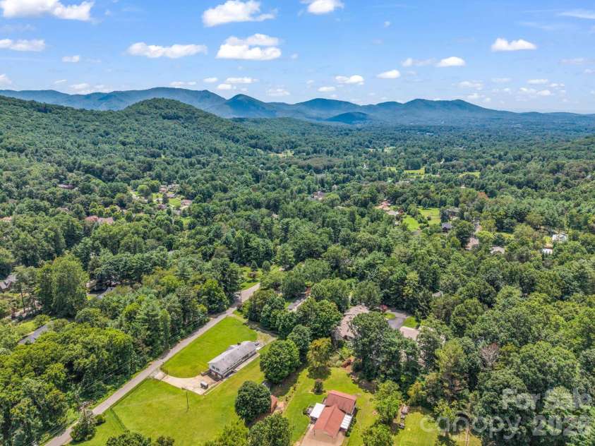 103 Shadowbrook Drive, Asheville, NC 28805.  MLS# CAR4407884, YatesRealty ID 42172. 