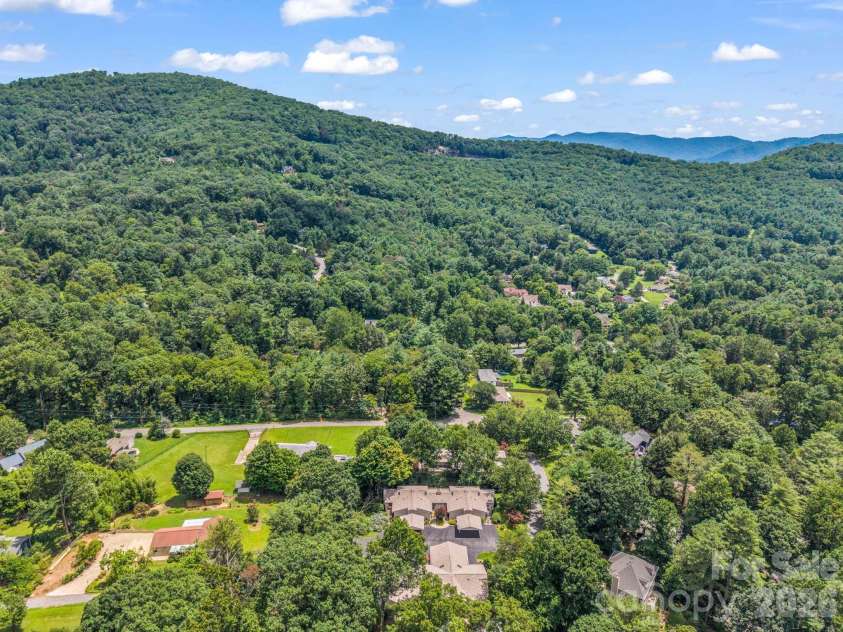 103 Shadowbrook Drive, Asheville, NC 28805.  MLS# CAR4407884, YatesRealty ID 42172. 