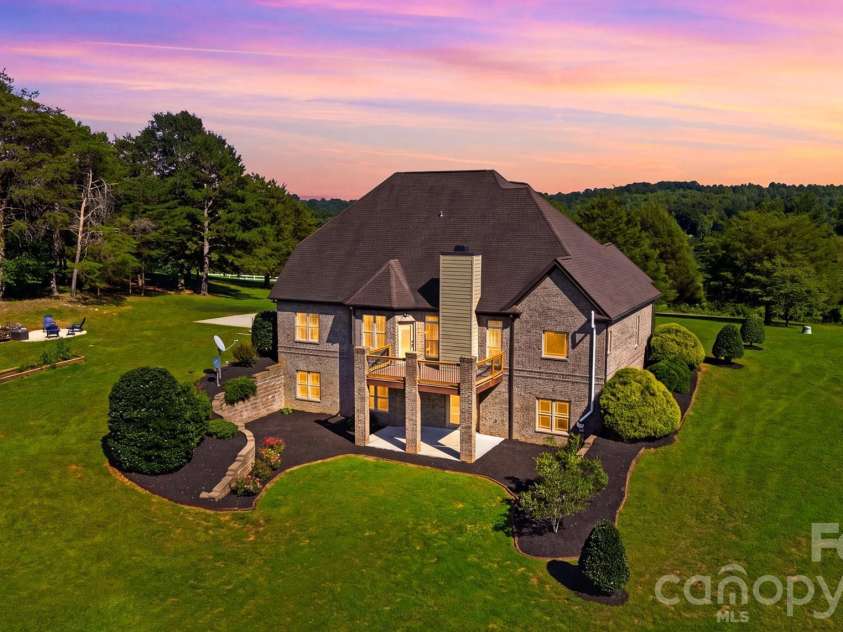 8040 Young Road, Hickory, NC 28602.  MLS# CAR4410326, YatesRealty ID 42175. 