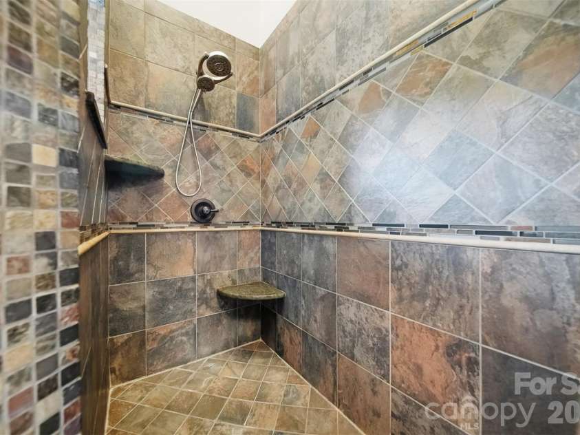 8040 Young Road, Hickory, NC 28602.  MLS# CAR4410326, YatesRealty ID 42175. 