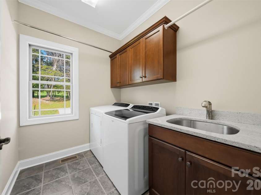 8040 Young Road, Hickory, NC 28602.  MLS# CAR4410326, YatesRealty ID 42175. 