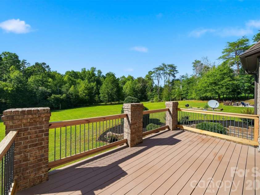 8040 Young Road, Hickory, NC 28602.  MLS# CAR4410326, YatesRealty ID 42175. 