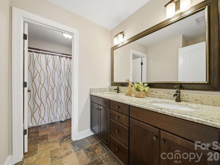 8040 Young Road, Hickory, NC 28602.  MLS# CAR4410326, YatesRealty ID 42175. 