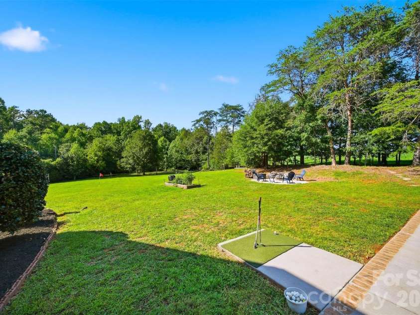 8040 Young Road, Hickory, NC 28602.  MLS# CAR4410326, YatesRealty ID 42175. 