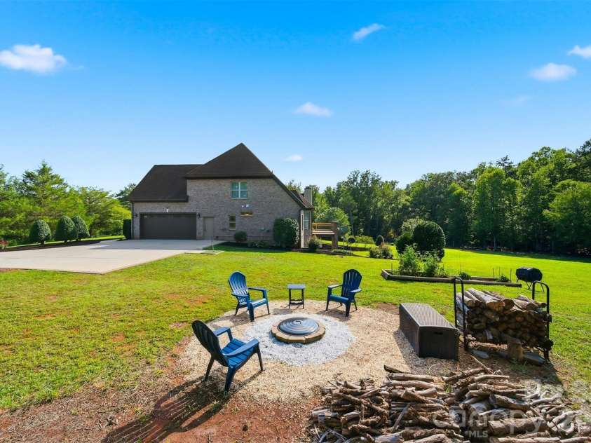 8040 Young Road, Hickory, NC 28602.  MLS# CAR4410326, YatesRealty ID 42175. 