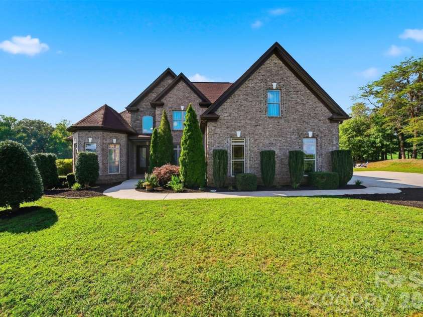8040 Young Road, Hickory, NC 28602.  MLS# CAR4410326, YatesRealty ID 42175. 
