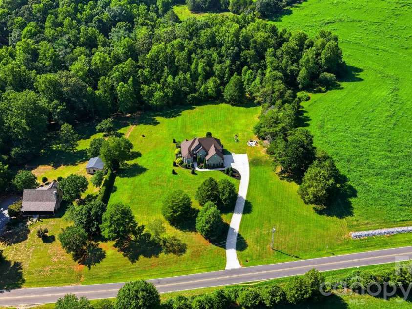 8040 Young Road, Hickory, NC 28602.  MLS# CAR4410326, YatesRealty ID 42175. 