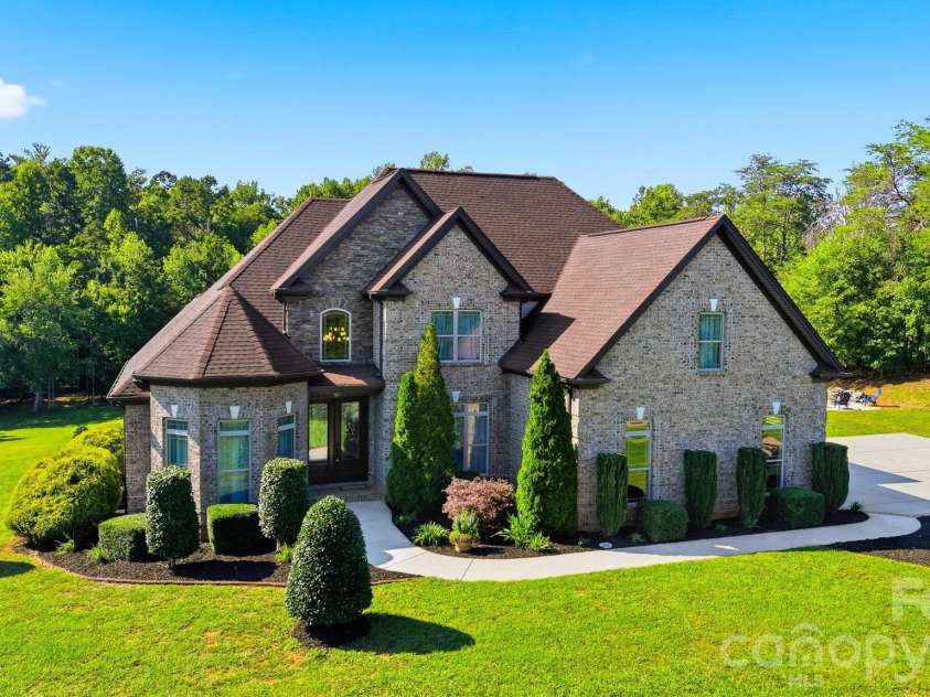 8040 Young Road, Hickory, NC 28602.  MLS# CAR4410326, YatesRealty ID 42175. 