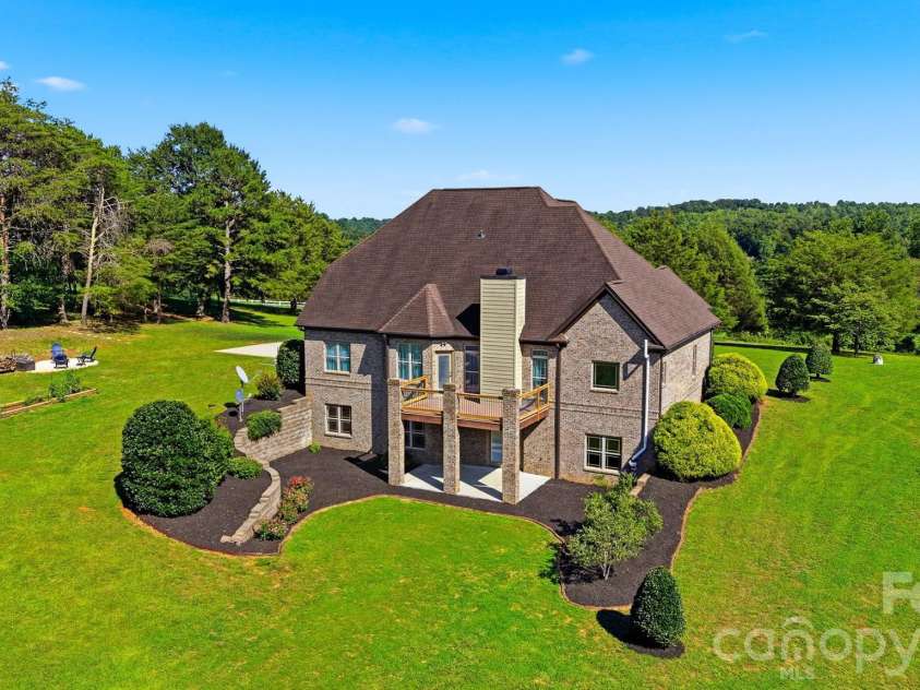 8040 Young Road, Hickory, NC 28602.  MLS# CAR4410326, YatesRealty ID 42175. 