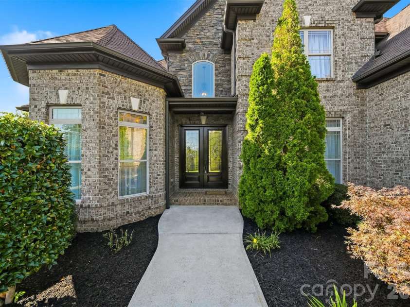 8040 Young Road, Hickory, NC 28602.  MLS# CAR4410326, YatesRealty ID 42175. 