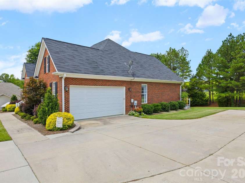 4215 Bonanza Trail, Lancaster, SC 29720.  MLS# CAR4408532, YatesRealty ID 42176. 
