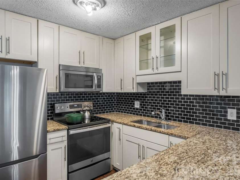 119 Colony Drive, Arden, NC 28704.  MLS# CAR4408014, YatesRealty ID 42177. 