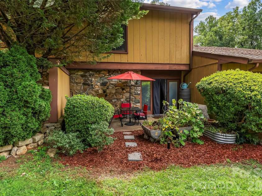 119 Colony Drive, Arden, NC 28704.  MLS# CAR4408014, YatesRealty ID 42177. 