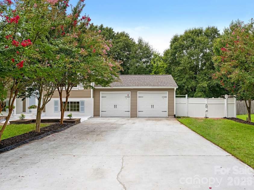 5808 Ryder Avenue, Charlotte, NC 28226.  MLS# CAR4411559, YatesRealty ID 42178. 