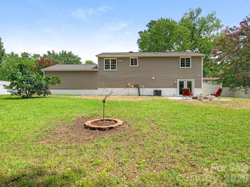 5808 Ryder Avenue, Charlotte, NC 28226.  MLS# CAR4411559, YatesRealty ID 42178. 