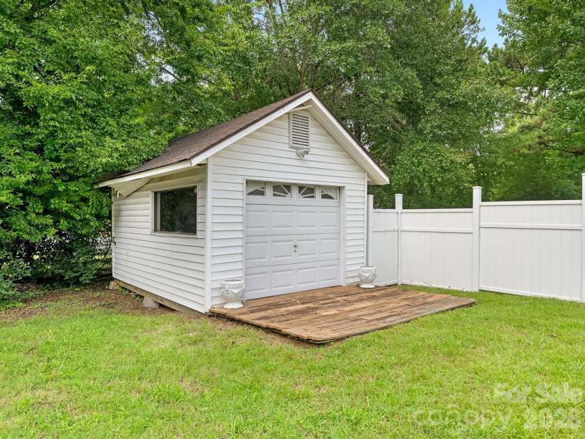 5808 Ryder Avenue, Charlotte, NC 28226.  MLS# CAR4411559, YatesRealty ID 42178. 