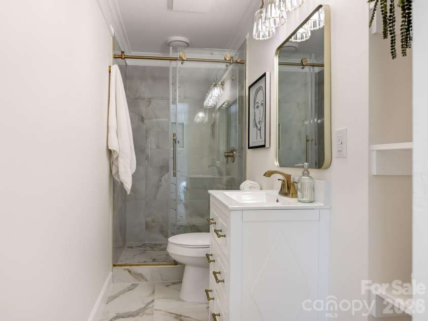 5808 Ryder Avenue, Charlotte, NC 28226.  MLS# CAR4411559, YatesRealty ID 42178. Primary bath
