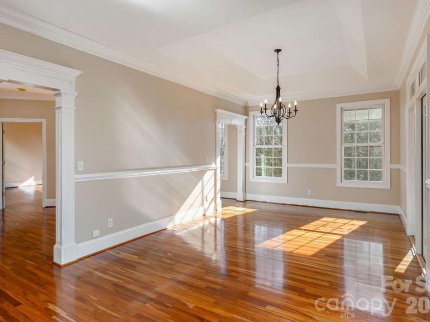 16 WINTERBERRY Drive, Hendersonville, NC 28739.  MLS# CAR4343974, YatesRealty ID 4218. 