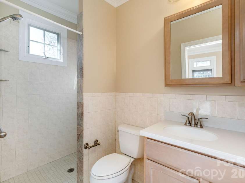 16 WINTERBERRY Drive, Hendersonville, NC 28739.  MLS# CAR4343974, YatesRealty ID 4218. 