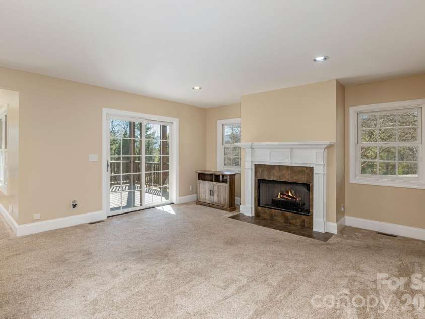 16 WINTERBERRY Drive, Hendersonville, NC 28739.  MLS# CAR4343974, YatesRealty ID 4218. 