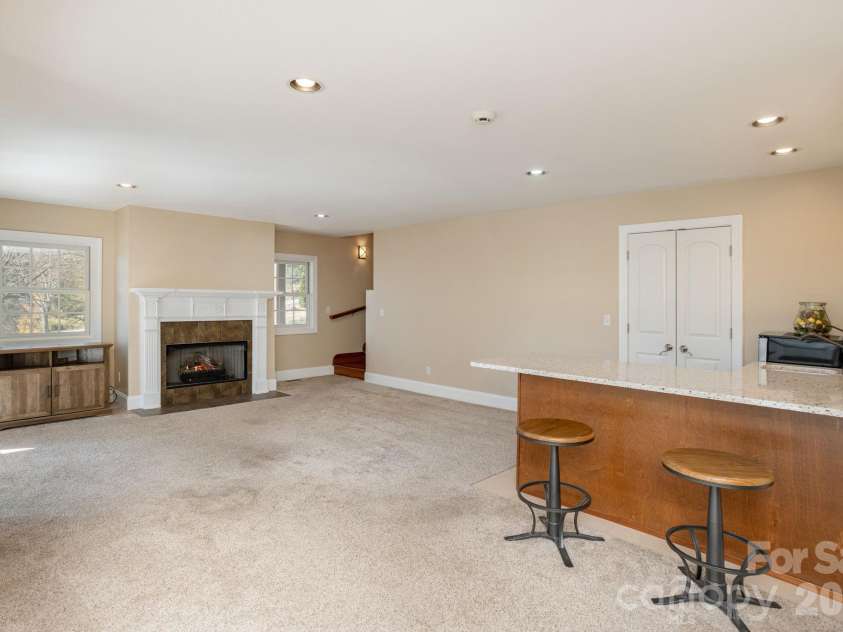 16 WINTERBERRY Drive, Hendersonville, NC 28739.  MLS# CAR4343974, YatesRealty ID 4218. 