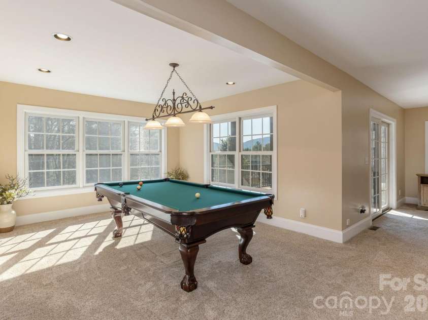 16 WINTERBERRY Drive, Hendersonville, NC 28739.  MLS# CAR4343974, YatesRealty ID 4218. 