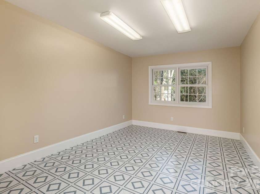 16 WINTERBERRY Drive, Hendersonville, NC 28739.  MLS# CAR4343974, YatesRealty ID 4218. 