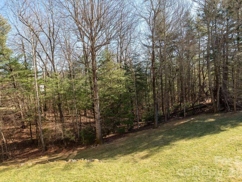 16 WINTERBERRY Drive, Hendersonville, NC 28739.  MLS# CAR4343974, YatesRealty ID 4218. 