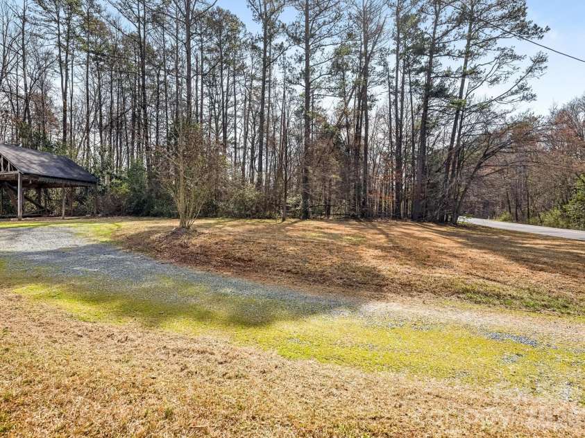 2346 Sam Newell Road, Matthews, NC 28105.  MLS# CAR4353522, YatesRealty ID 4218. 