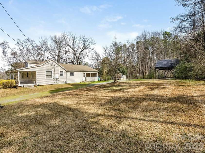 2346 Sam Newell Road, Matthews, NC 28105.  MLS# CAR4353522, YatesRealty ID 4218. 