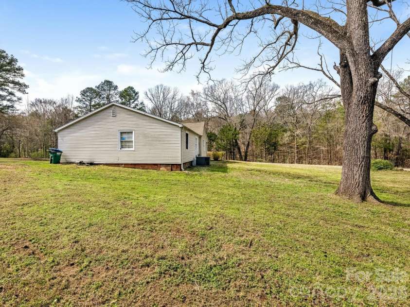 2346 Sam Newell Road, Matthews, NC 28105.  MLS# CAR4353522, YatesRealty ID 4218. 
