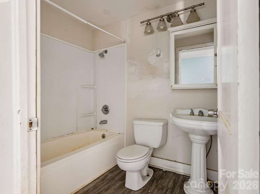 2346 Sam Newell Road, Matthews, NC 28105.  MLS# CAR4353522, YatesRealty ID 4218. Bathroom