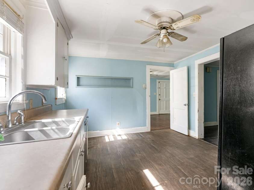 2346 Sam Newell Road, Matthews, NC 28105.  MLS# CAR4353522, YatesRealty ID 4218. Kitchen