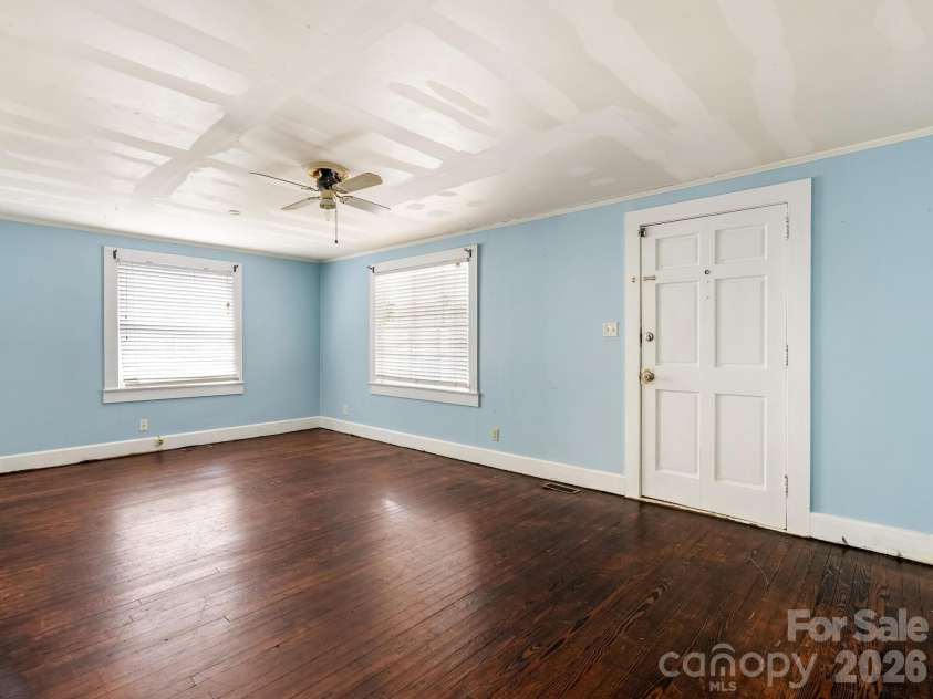 2346 Sam Newell Road, Matthews, NC 28105.  MLS# CAR4353522, YatesRealty ID 4218. Living Room