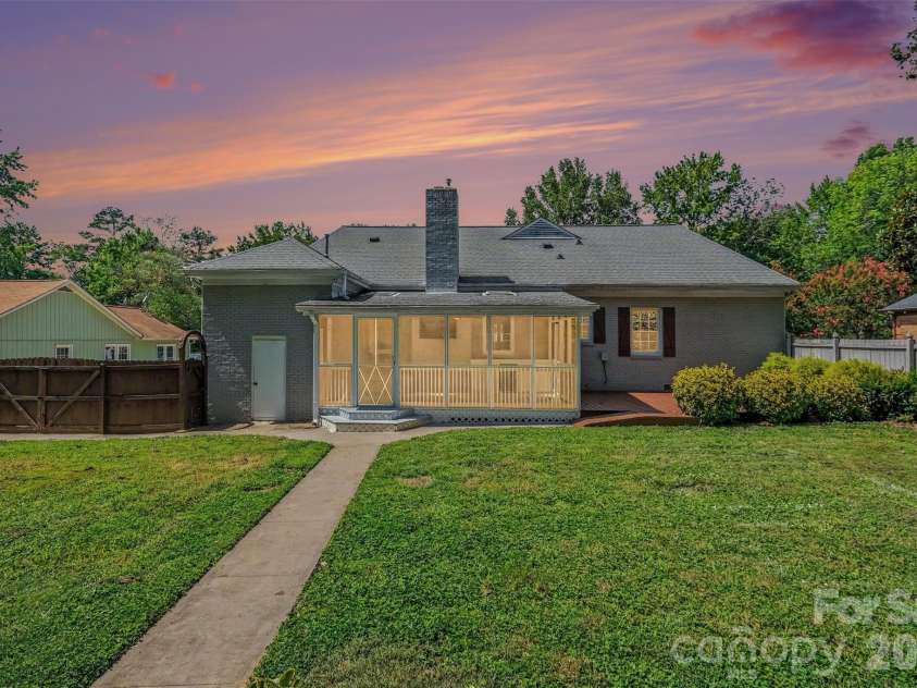 5734 Faulconbridge Road, Charlotte, NC 28227.  MLS# CAR4411161, YatesRealty ID 42181. 