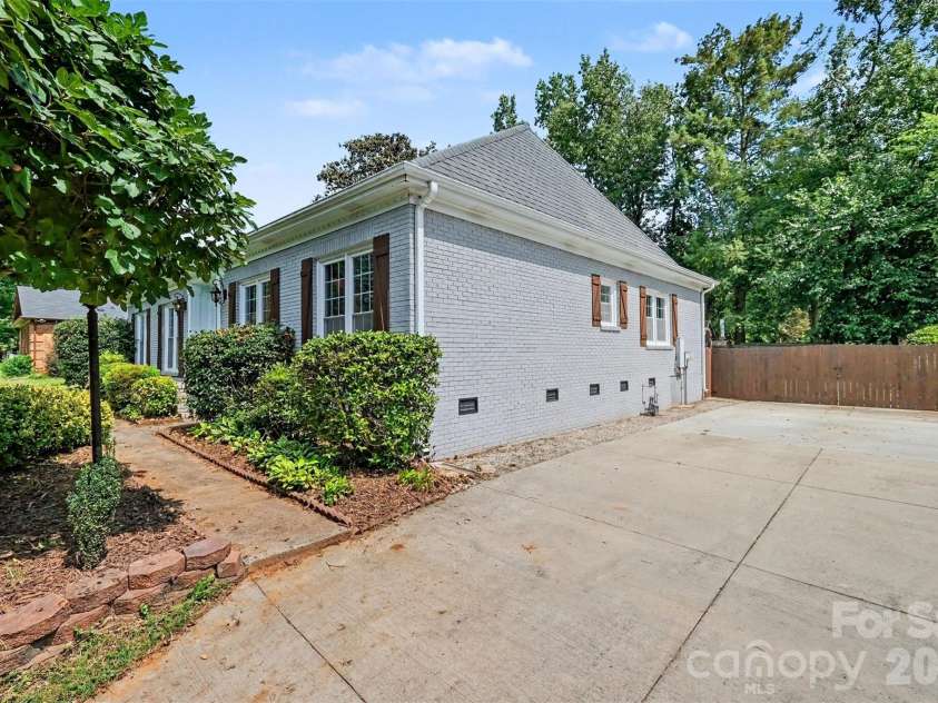 5734 Faulconbridge Road, Charlotte, NC 28227.  MLS# CAR4411161, YatesRealty ID 42181. 