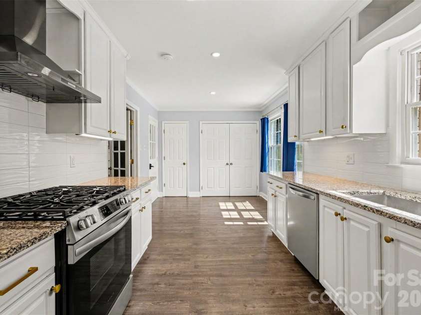 5734 Faulconbridge Road, Charlotte, NC 28227.  MLS# CAR4411161, YatesRealty ID 42181. 