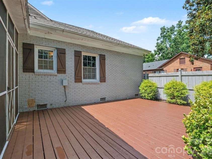 5734 Faulconbridge Road, Charlotte, NC 28227.  MLS# CAR4411161, YatesRealty ID 42181. 