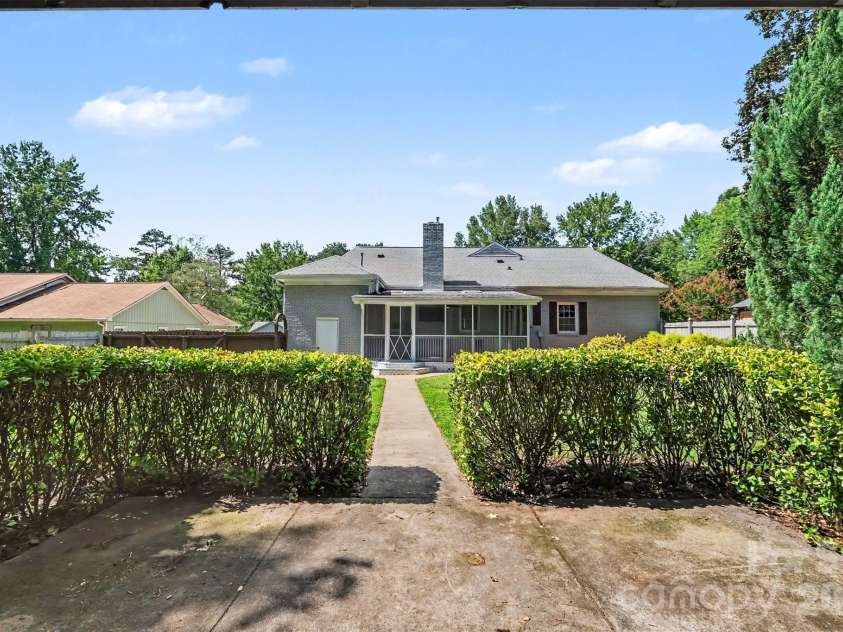 5734 Faulconbridge Road, Charlotte, NC 28227.  MLS# CAR4411161, YatesRealty ID 42181. 