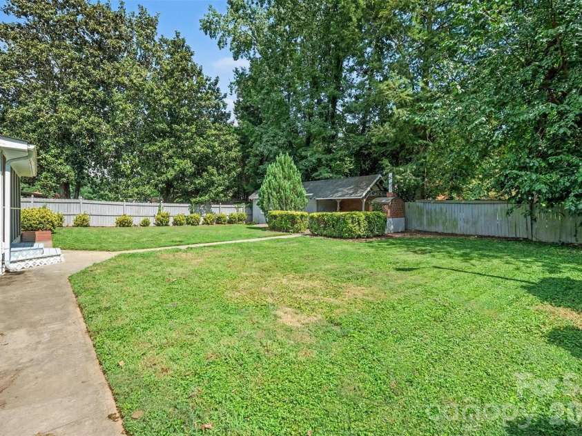 5734 Faulconbridge Road, Charlotte, NC 28227.  MLS# CAR4411161, YatesRealty ID 42181. 