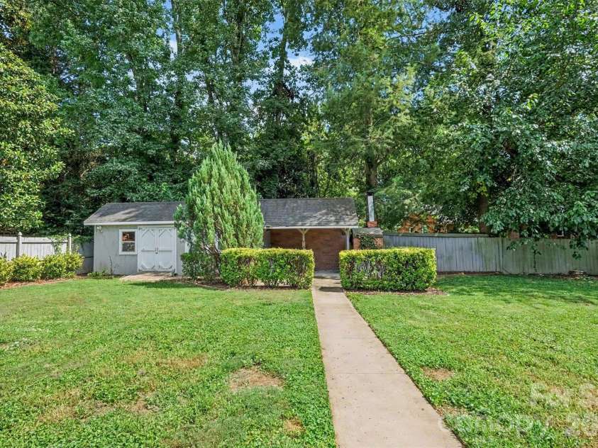 5734 Faulconbridge Road, Charlotte, NC 28227.  MLS# CAR4411161, YatesRealty ID 42181. 