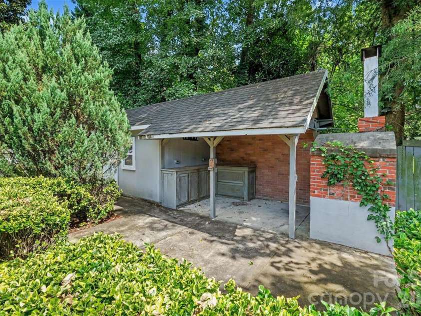5734 Faulconbridge Road, Charlotte, NC 28227.  MLS# CAR4411161, YatesRealty ID 42181. 