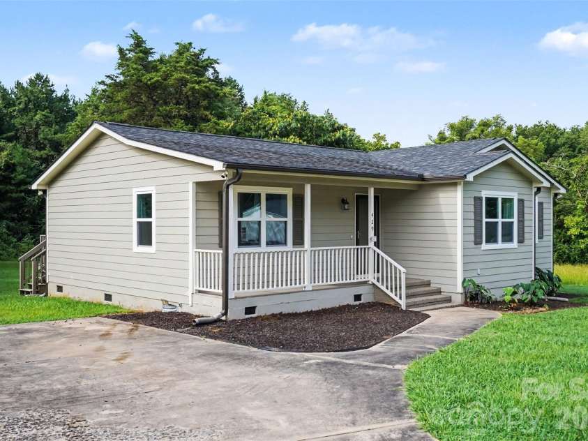 429 Castlewood Circle, Rock Hill, SC 29730.  MLS# CAR4411534, YatesRealty ID 42185. 
