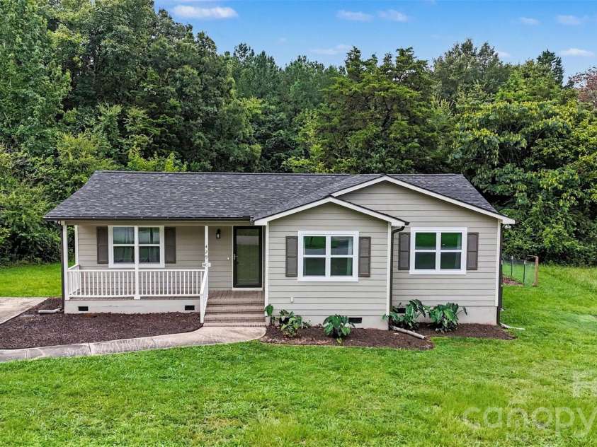 429 Castlewood Circle, Rock Hill, SC 29730.  MLS# CAR4411534, YatesRealty ID 42185. 
